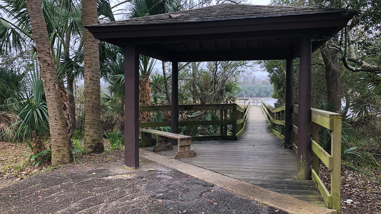Además de disfrutar con la familia, el parque ofrece dos parques para mascotas donde puedes llevarla y regalarle un día maravilloso en la naturaleza.