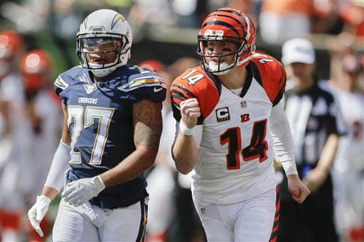 Andy Dalton consiguió tres pases de TD para que los Bengals derrotaron a los San Diego Chargers 24-19.