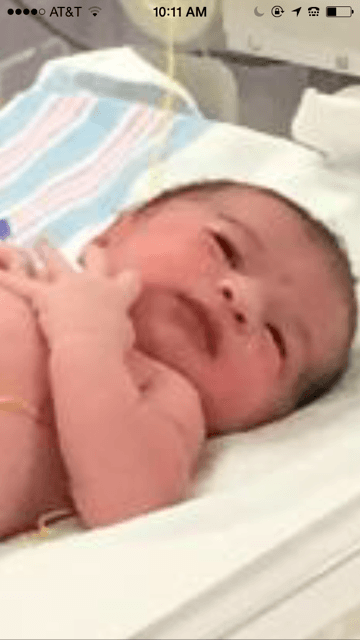 Michelle nació pesando 8 libras. "No me acuerdo cuánto midió, pero está bien larga”, contó a sus compañeros de Despierta América. “Está supersana, completa y preciosa”, añadió.