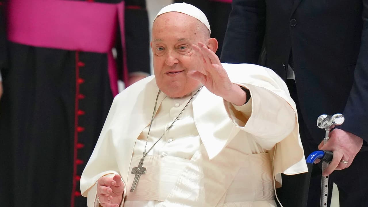 Durante su hospitalización,
<b> el Papa Francisco ha expresado su agradecimiento por el apoyo de los médicos y de todas las personas que han enviado mensajes de ánimo</b>, especialmente los niños, quienes le han enviado cartas y dibujos. En su mensaje, el Pontífice destacó que sigue confiando en su tratamiento y en el descanso como parte de su recuperación.