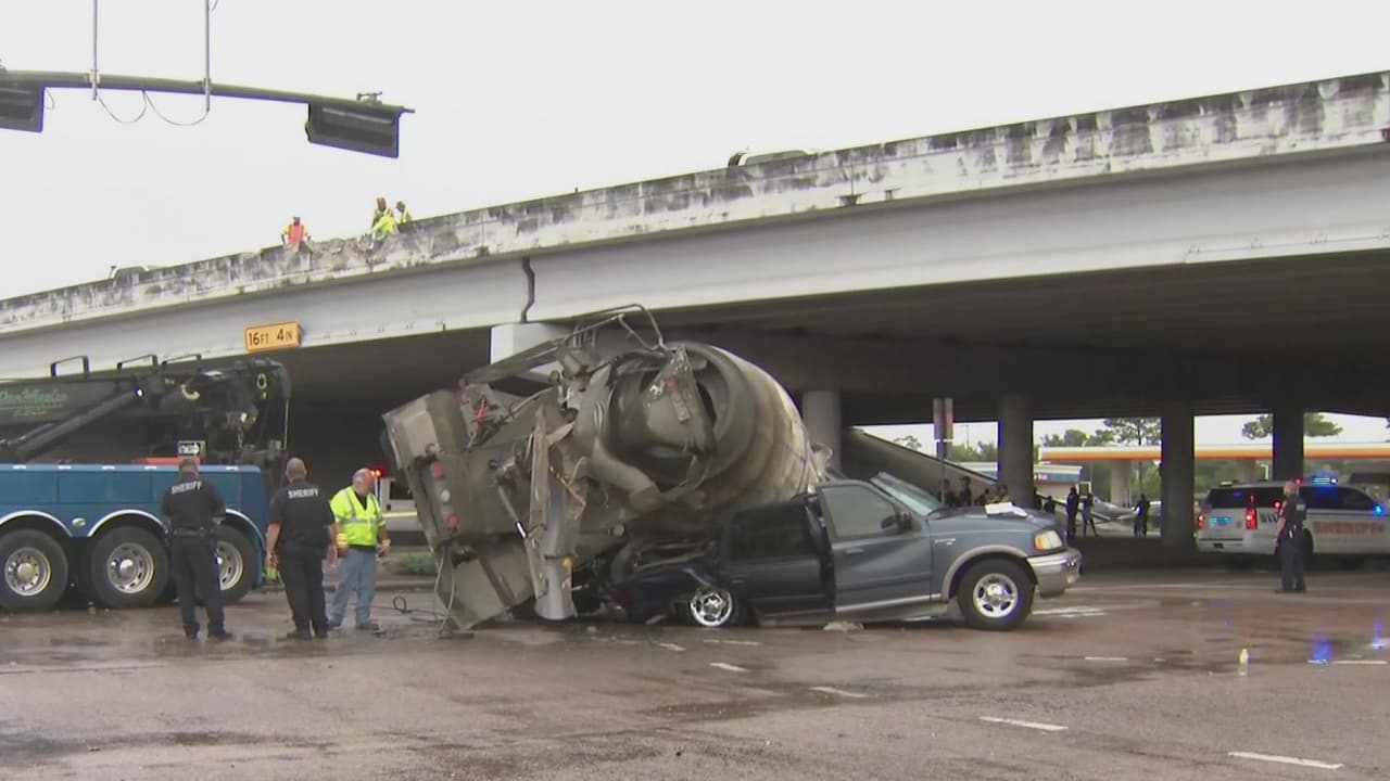 La Oficina del Alguacil del condado Harris mantiene un investigación sobre este 
<a href="https://www.univision.com/local/houston-kxln/muere-un-menor-de-22-meses-tras-caerle-un-camion-de-cemento-en-houston-su-hermana-gemela-se-salvo-video" target="_blank">accidente</a> y todavía se reserva el nombre de la víctima mortal.