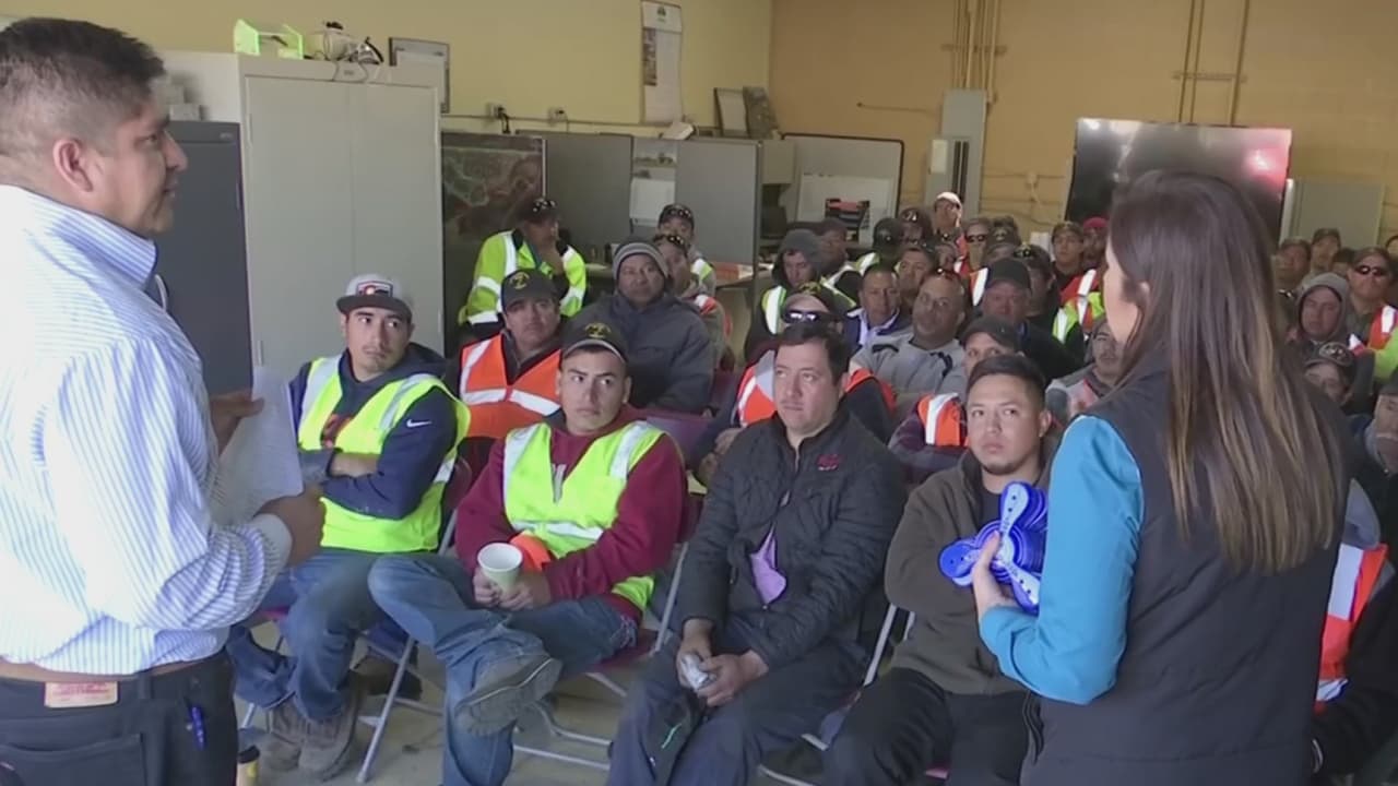 Este empresario mexicano dice que perdió casi un millón de dólares por demora de visas H-2B