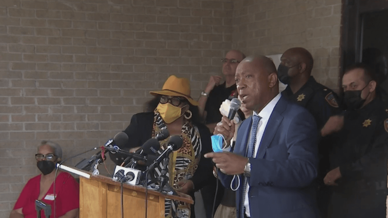 Los altos índices de violencia hicieron que las autoridades y la comunidad se reunieran para buscar una solución. El alcalde Sylvester Turner dio a conocer un plan para reforzar la seguridad en inmediaciones a negocios como bares.