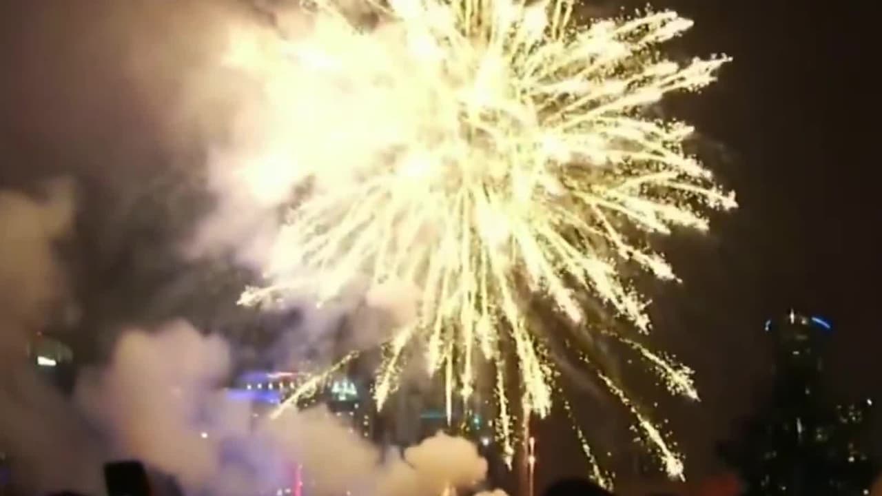 Regresan los fuegos artificiales en la fuente del Lago Eola para  celebración del 4 de Julio, image size:1280x720