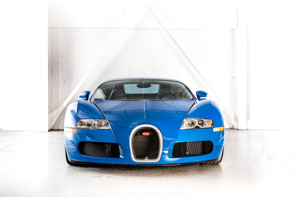 <h3 class="cms-H3-H3"><b>Bugatti Veyron 16.4 2010</b></h3>
<br>Vendido en $1,316,076 con un registro de 3,142 millas (5,056 kilómetros).