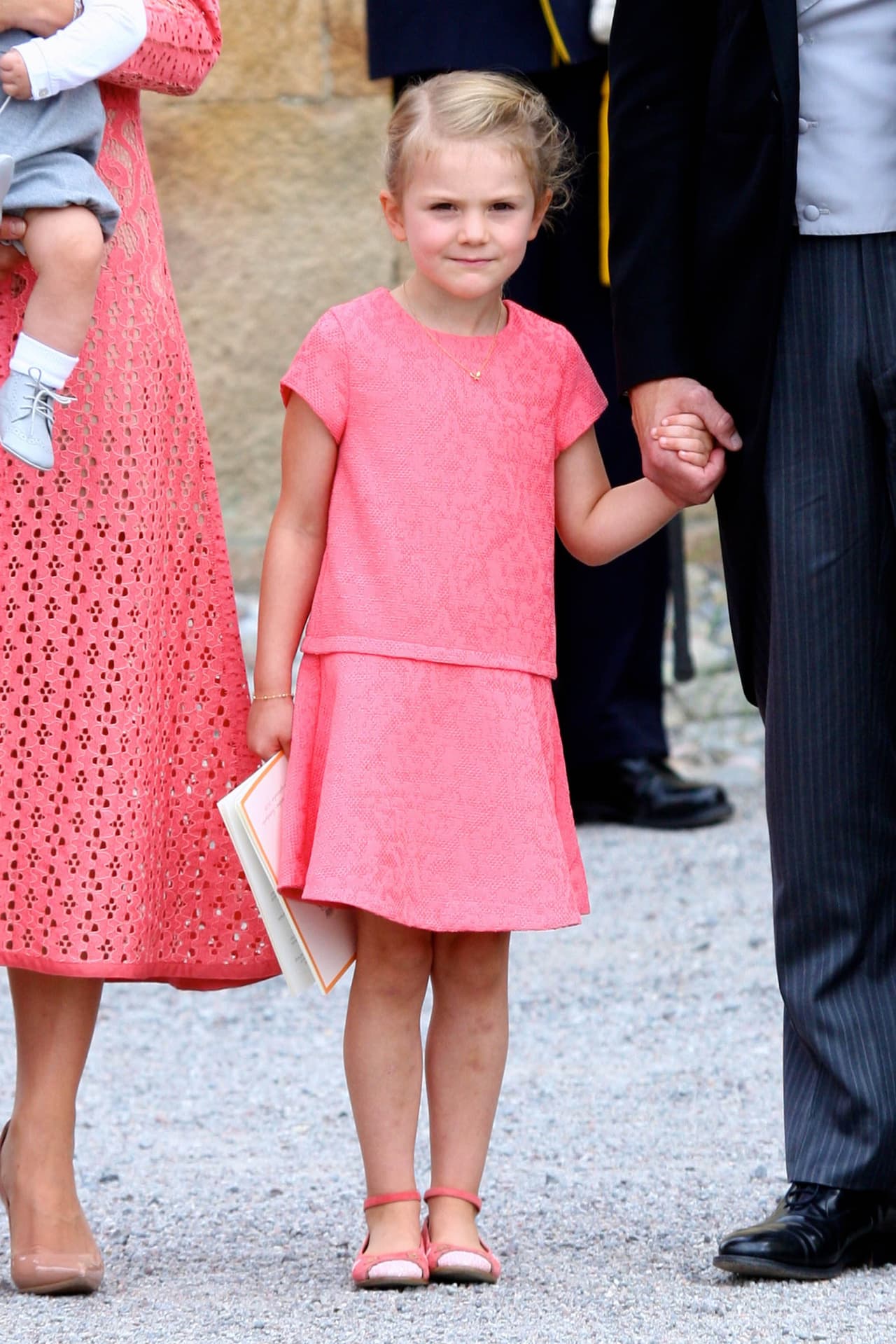 Estela lució encantadora en un vestido rosa.