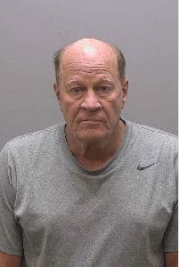 Lewis Hendricks, de 73 años, afronta un cargo de delito menor por solicitar prostitución.