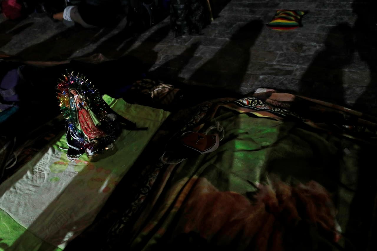 Algunos peregrinos llevaron su Virgen de Guadalupe a la Basílica, donde también fue realizada una misa dedicada a los migrantes y las víctimas de la violencia.