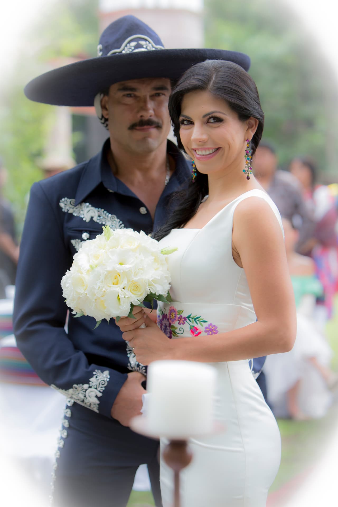 Antes de comenzar su romance con León Peraza, África Zavala mantuvo una 
<b><a href="https://www.univision.com/shows/el-gordo-y-la-flaca/eduardo-yanez-aclara-si-su-relacion-con-africa-zavala-termino-por-una-infidelidad-con-leon-peraza-video">relación de tres años con Eduardo Yáñez</a></b>.