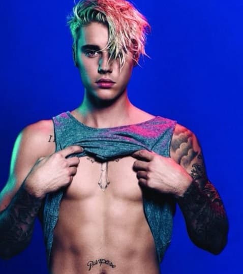 A Justin le fascina quitarse la ropa, ¿o no?