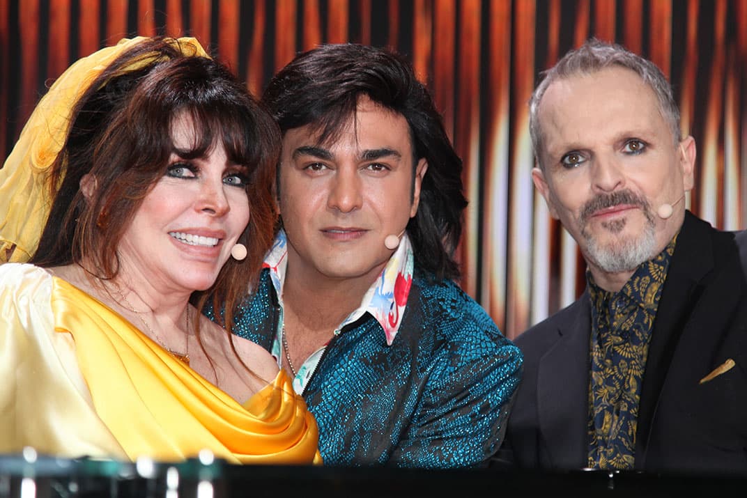 Definitivamente le puso color a esa mesa.