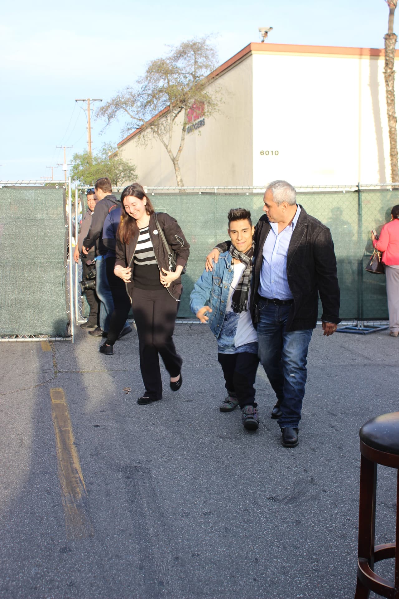 Desde muy temprano, el cantante llegó al recinto donde se estaría llevando a cabo el evento.