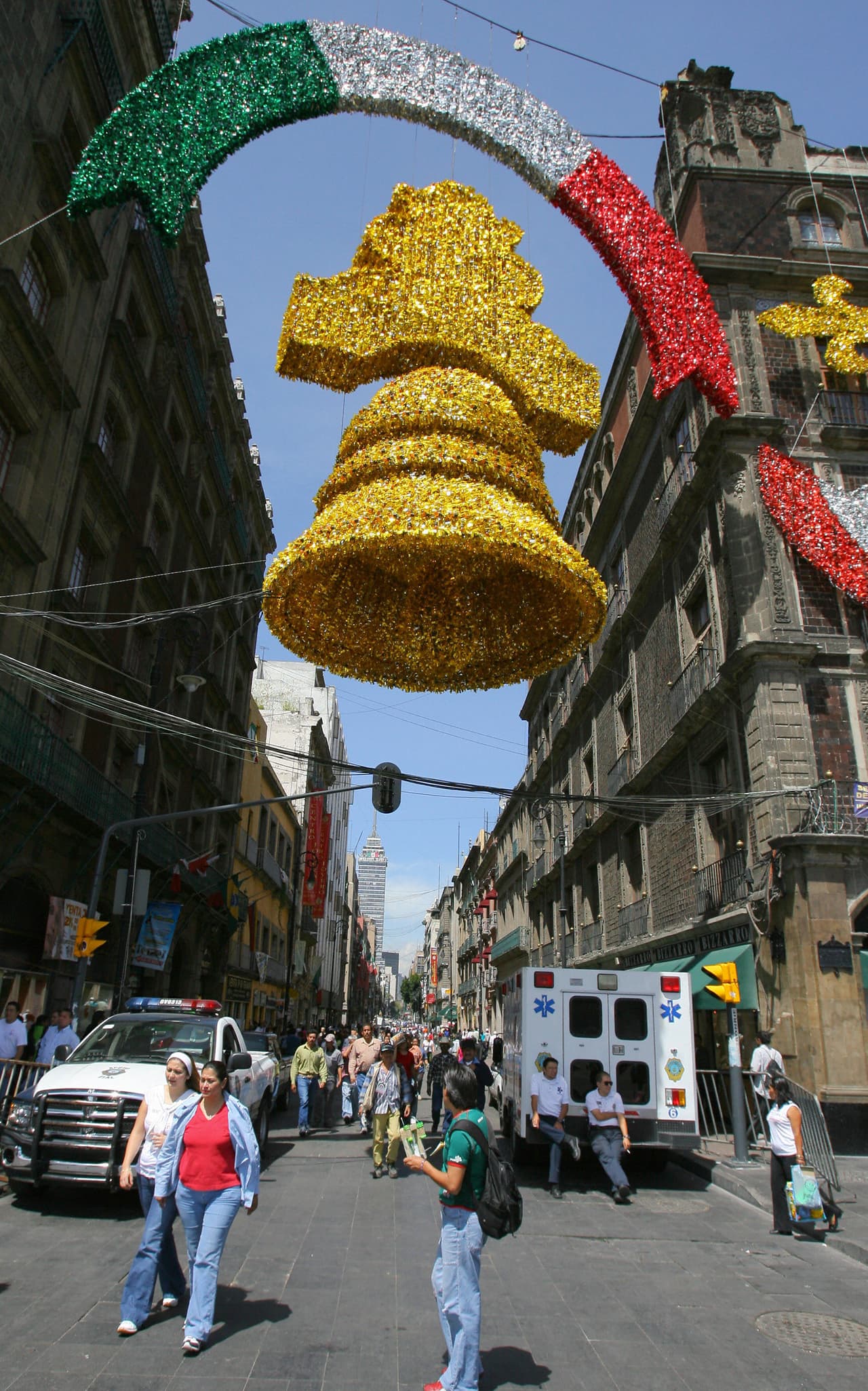 En las calles del centro de la ciudad también abundan historias sobrenaturales. Está por ejemplo el mito de "Don Juan Manuel", un hombre que supuestamente acecha la calle de Uruguay en el centro histórico buscando víctimas, justo a las 11 de la noche.