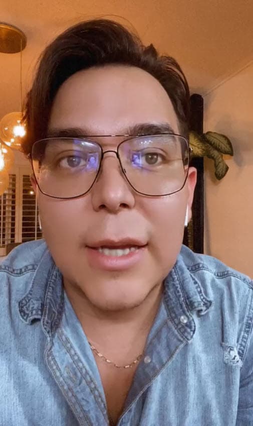 "Ayer (jueves 22) empezó su tour Lucía Méndez en El Paso con Las Divas, que eran Lucía Méndez, Manoella, Rocío"; dijo el maquillista, "nos preguntaron 
<b><a href="https://www.instagram.com/p/CRsgVW8hOG8/" target="_blank">que si podíamos hacer maquillaje y hacerlo gratis</a></b>". 
<br>