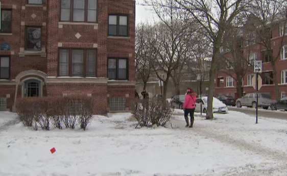 Una mujer de 24 años fue violada en un sótano mientras lavaba ropa. 