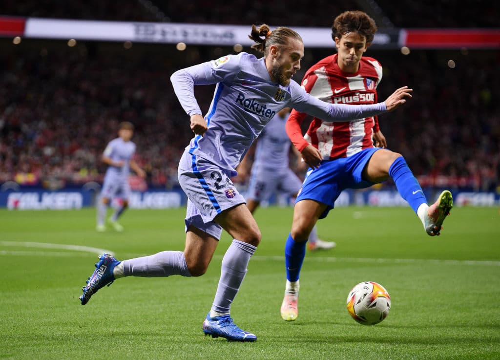 Con goles de Thomas Lemar y Luis Suárez, Atlético de Madrid vence 2-0 al Barcelona y empatan al Madrid en la cima de la tabla.