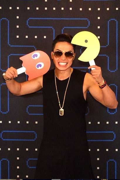 Aunque haga gestos de niño travieso, Reykon derrite a cualquiera con su sonrisa.