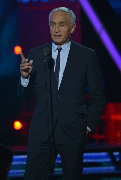 Otro momento emotivo de la noche fue cuando Jorge Ramos entregó una beca al ganador de Premios Juventud.