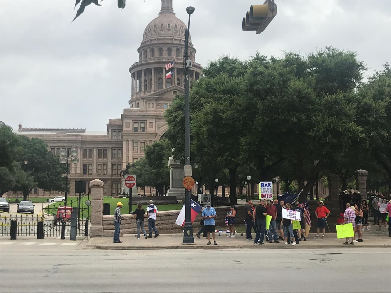Según el creador del evento, Charlie Diggs, la causa del aumento de casos se debió a las 
<a href="https://www.univision.com/local/austin-kakw/manifestantes-exigen-justicia-por-la-muerte-de-george-floyd-y-mike-ramos-en-austin-video">masivas protestas realizadas en el estado en contra del racismo y la brutalidad policiaca tras la muerte de George Floyd.</a>