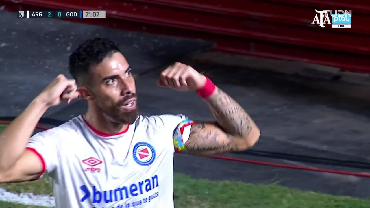 ¡Los castigan! Ávalos madruga a la defensa y anota el 2-0 de Argentinos