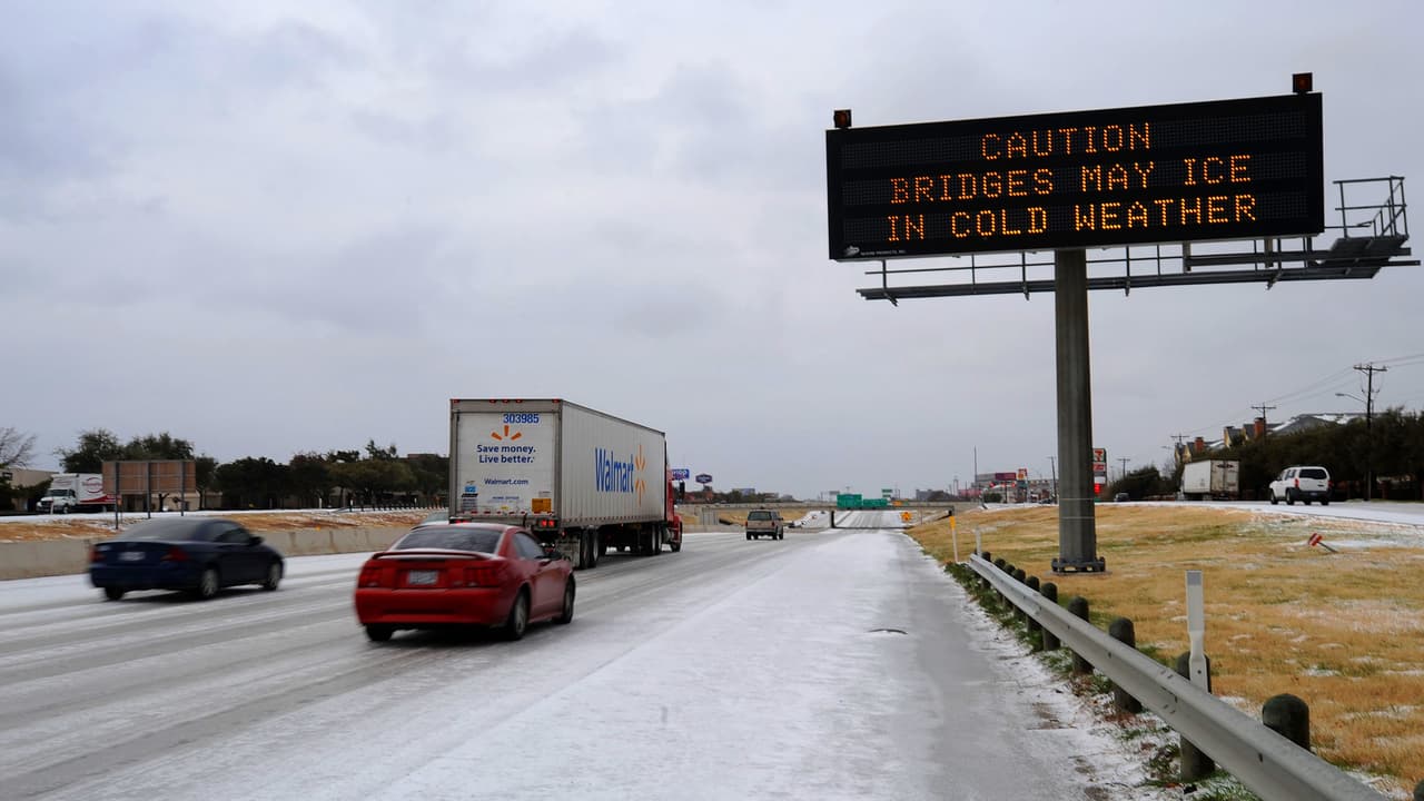 2 millones de personas pudieran verse afectadas por el hielo negro en el condado de Bexar 
