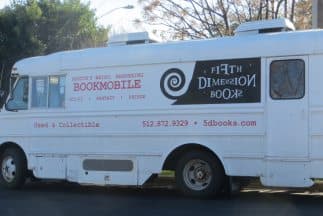 Una pareja de Austin creo la librería móvil “Fifth Dimension Books”, que tiene una de las colecciones de libros de ciencia ficción más grandes del país. (Foto: http://5dbooks.com/)