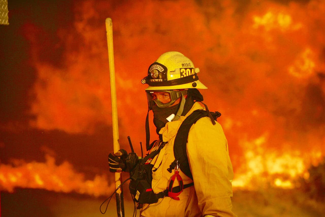 Emiten alerta de bandera roja por amenaza de incendios forestales en el sur de California