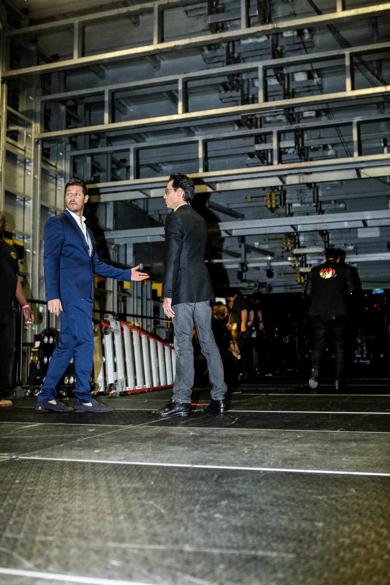 Una cosa fue lo que viste en televisión y otra lo que te perdiste. Pero, relax! Nuestro lente te trae el detrás de cámaras de la esta entrega de Premio Lo Nuestro.