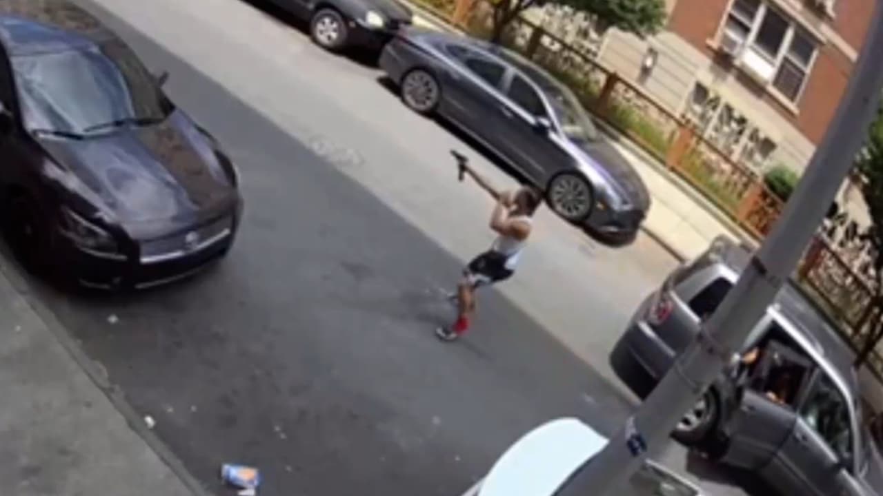 Adolescente asesinado mientras montaba su motoneta en una calle del Bronx
