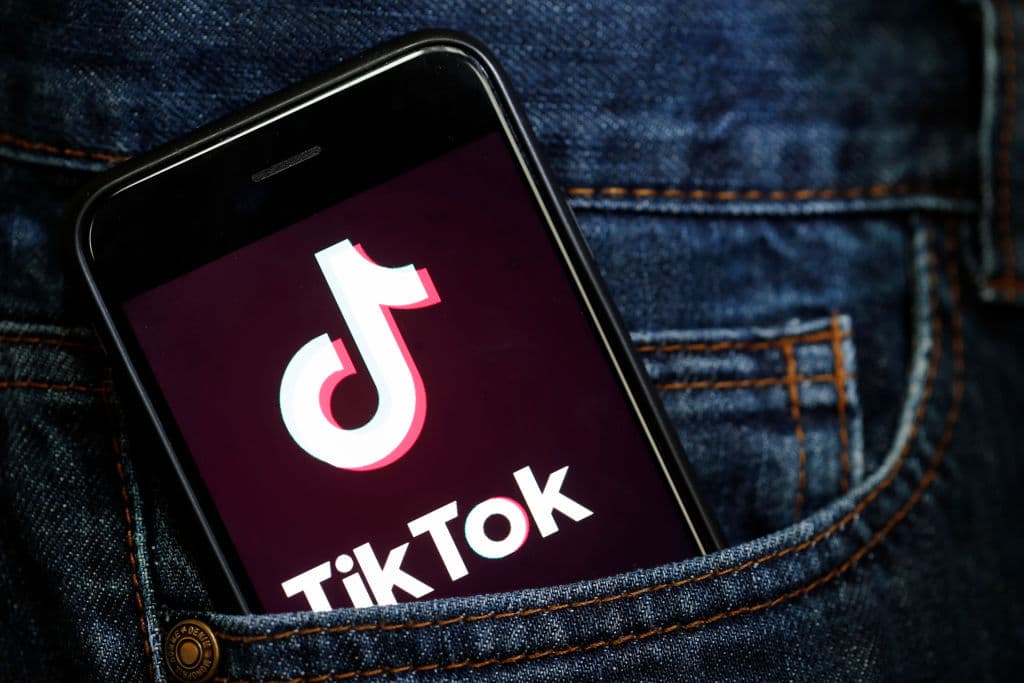 Ante el aumento de popularidad de TikTok entre los jóvenes, la policía de Dallas organiza un evento informativo