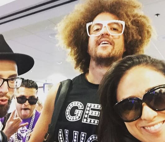 En las redes, estrellas como LMFAO presumieron su arribo a 'La Ciudad del Pecado'.