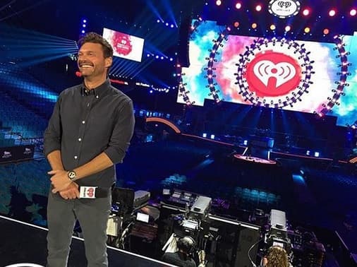 Así lucía el escenario poco antes de que arrancara esta fiesta llena de música.