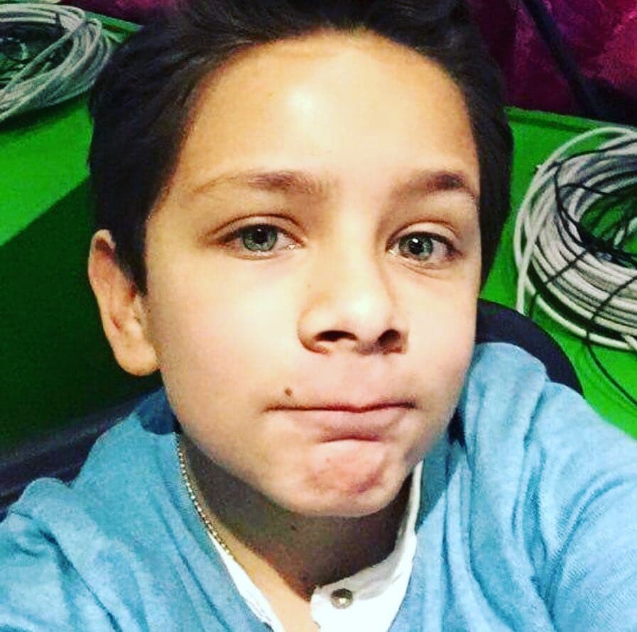 <b>Adrián</b> tiene un canal de YouTube en donde suele subir sus videos en donde muestra un poco de su vida, y en estos ha demostrado ser un muy buen Dj, al enseñarnos cómo es que mezcal sus canciones favoritas.