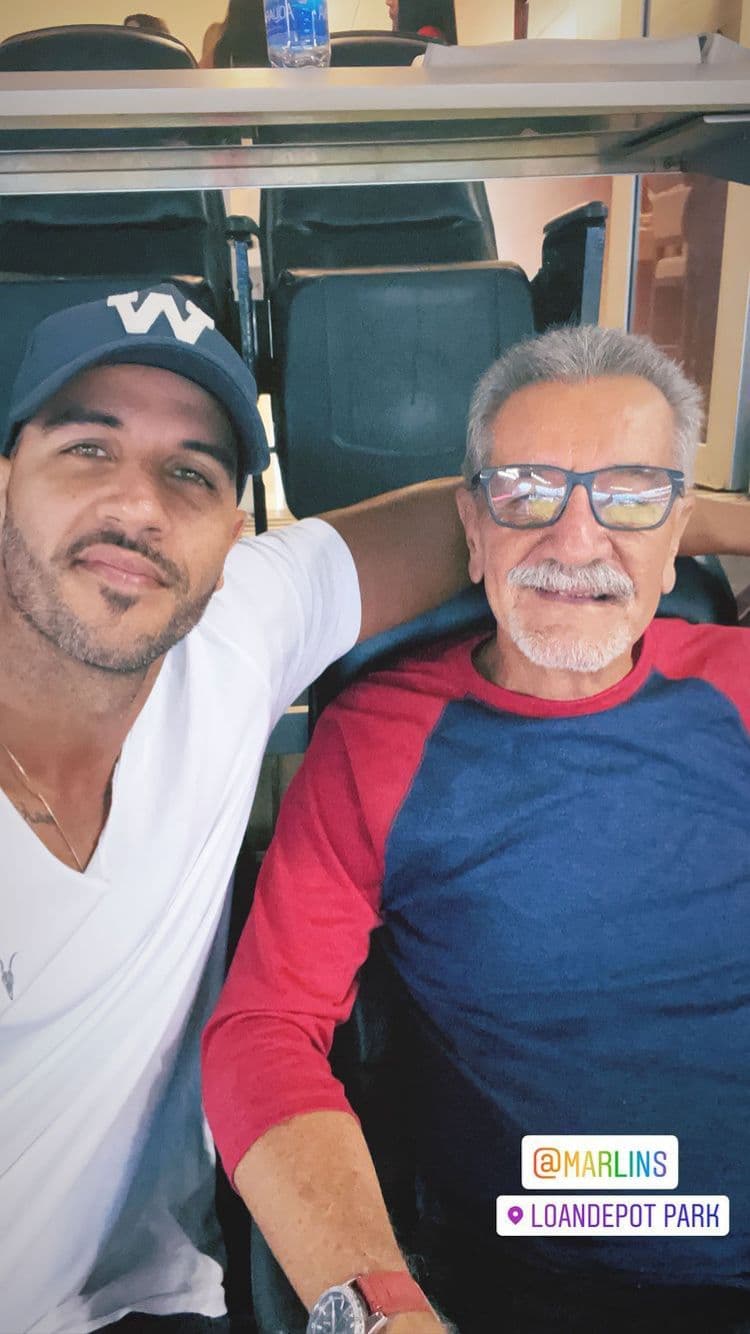 El Chef Yisus pasó un día agradable asistiendo al partido de los Miami Marlins en LoanDepot Park.