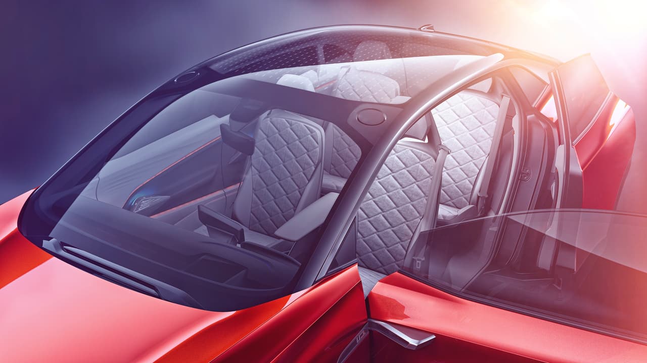 <b>Volkswagen I.D. Crozz Concepto</b>
<br>La cabina emplea colores y materiales de estilo minimalista. Maneja el concepto ‘espacio abierto’ tipo lounge, con asientos de superficies acolchadas.