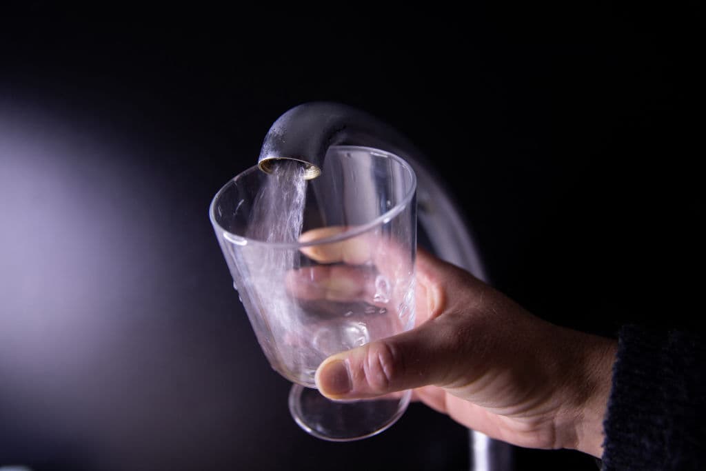 Eliminan el fluoruro en el agua potable de Florida: lo que no te han contado sobre sus efectos