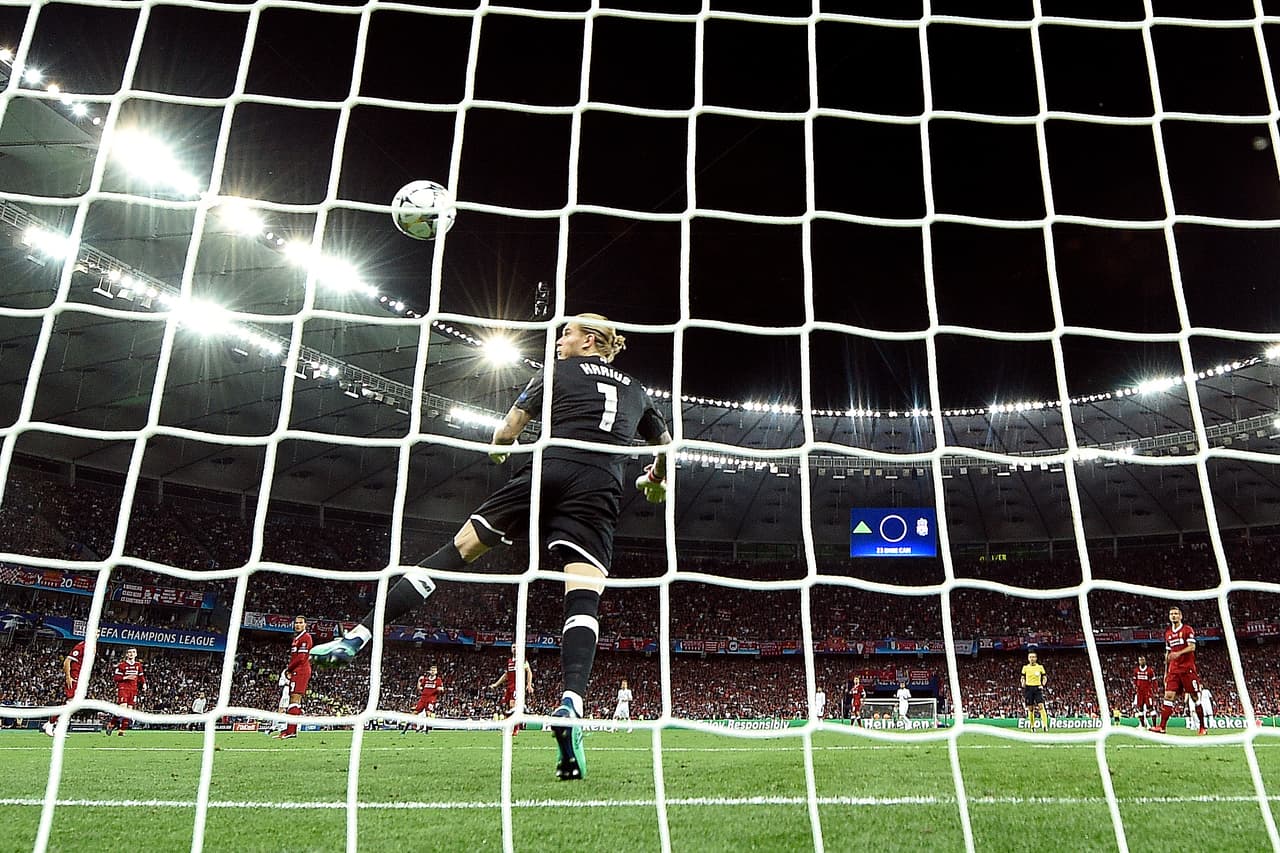 Liverpool's German goalkeeper Loris Karius fails to stop the ball kicked by Real Madrid's Welsh forward Gareth Bale during the UEFA Champions League final football match between Liverpool and Real Madrid at the Olympic Stadium in Kiev, Ukraine on May 26, 2018. (Photo by LLUIS GENE / AFP) (Photo credit should read LLUIS GENE/AFP/Getty Images)