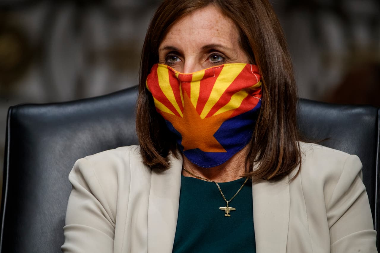 La republicana Martha McSally le pide a sus seguidores que "ayunen una comida" y donen a su campaña