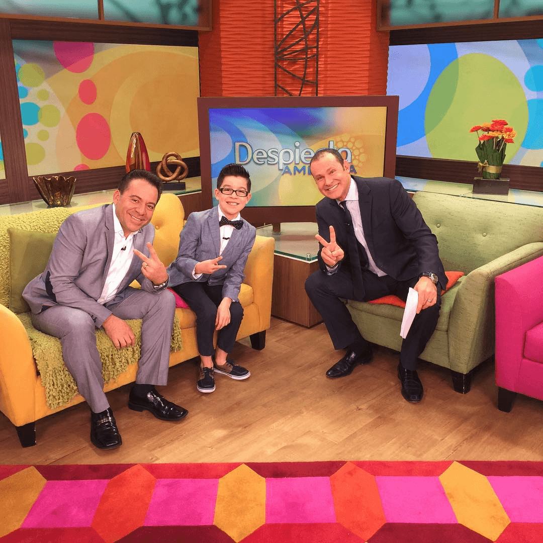 Ahora esta @alantacher junto con los participantes de #mepongodepie