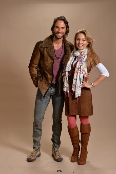 La pareja del momento está disfrutando de su amor por todo lo alto en Latin GRAMMY. Aquí te traemos su historia de amor.