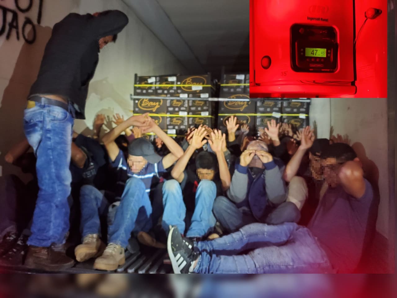 Hallan un camión de carga con 32 migrantes sufriendo frío en una nevera