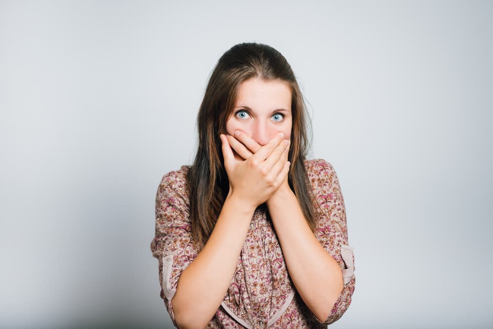 Peligros que debes evitar: Los comentarios, aparentemente inofensivos, con terceras personas, que luego se traducen en situaciones comprometidas y cargadas de problemas. 
<br>