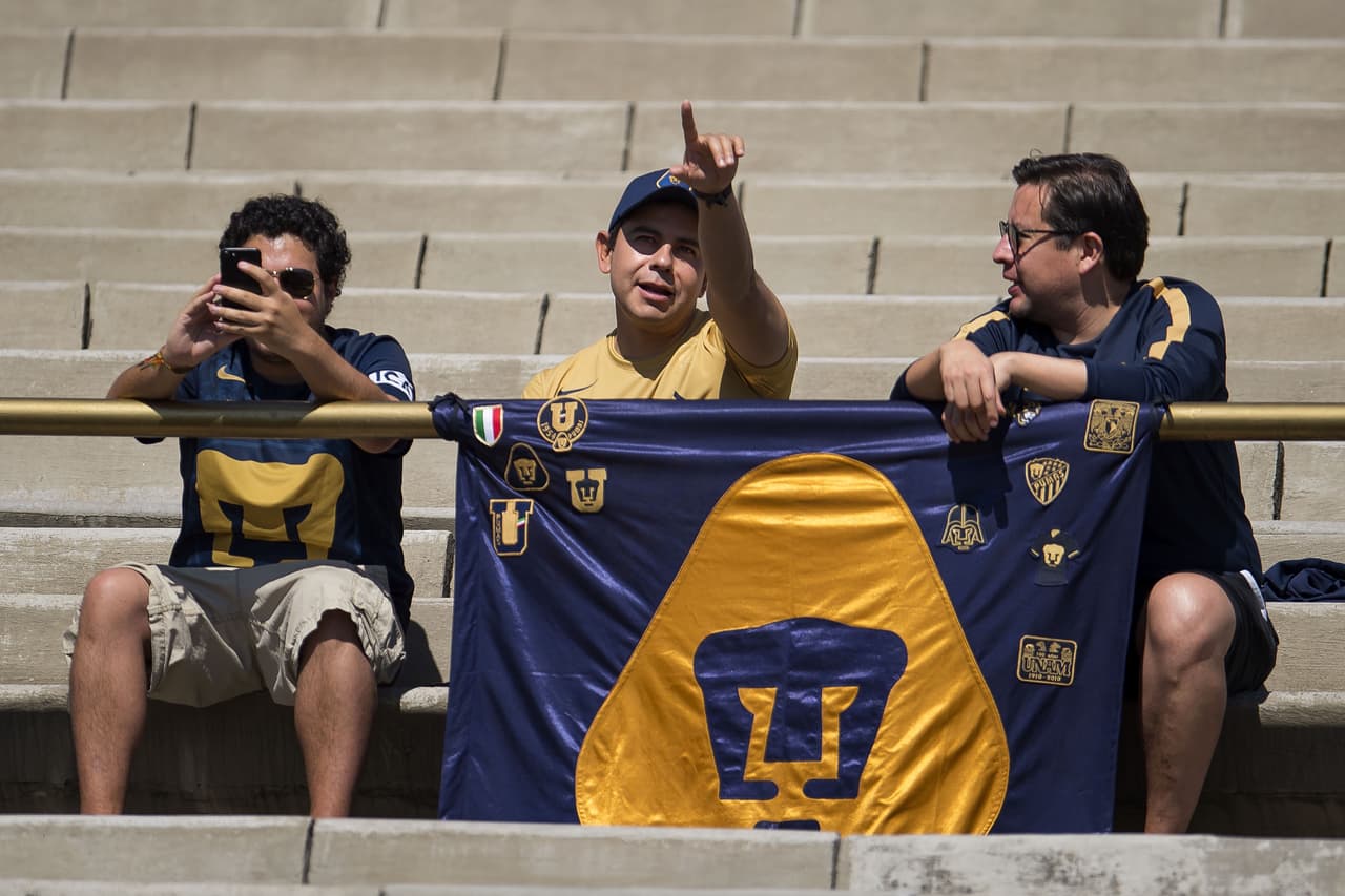 Los fanáticos de Pumas UNAM y América llegaron al estadio de Ciudad Universitaria con su colorido y alegría para una nueva edición del Clásico Capitalino en la Jornada 7 del Clausura 2019 en la Liga MX.