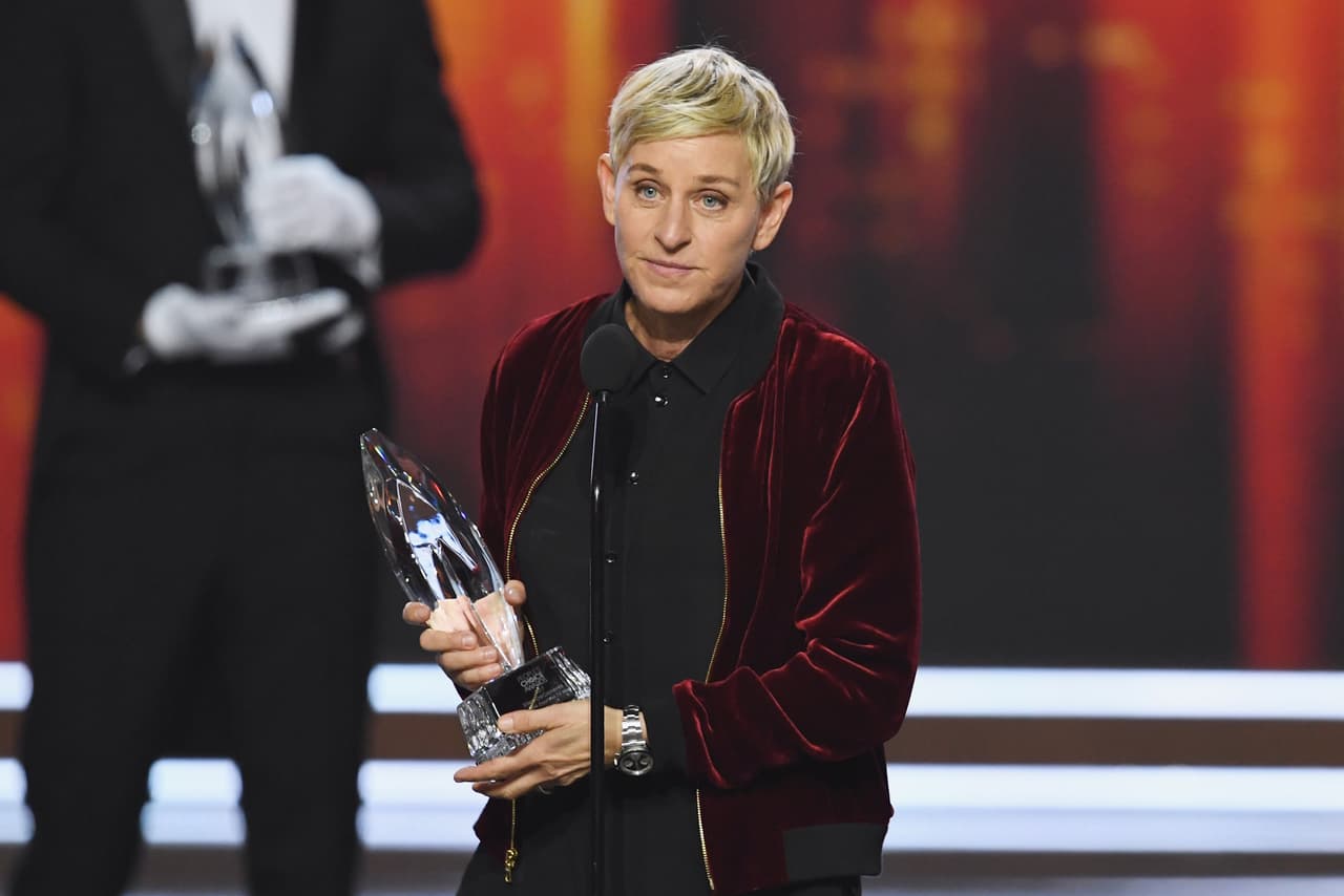 <b>Ellen Degeneres</b>
<br>La comediante, anfitriona de televisión y filántropa ganó en los últimos 12 meses 77 millones de dólares.
