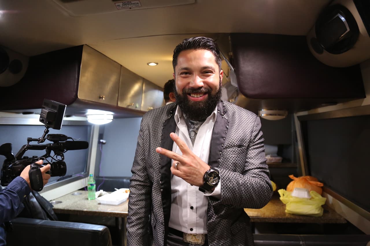 Charly Pérez, vocalista de la banda, regalando una sonrisa a nuestras cámaras.