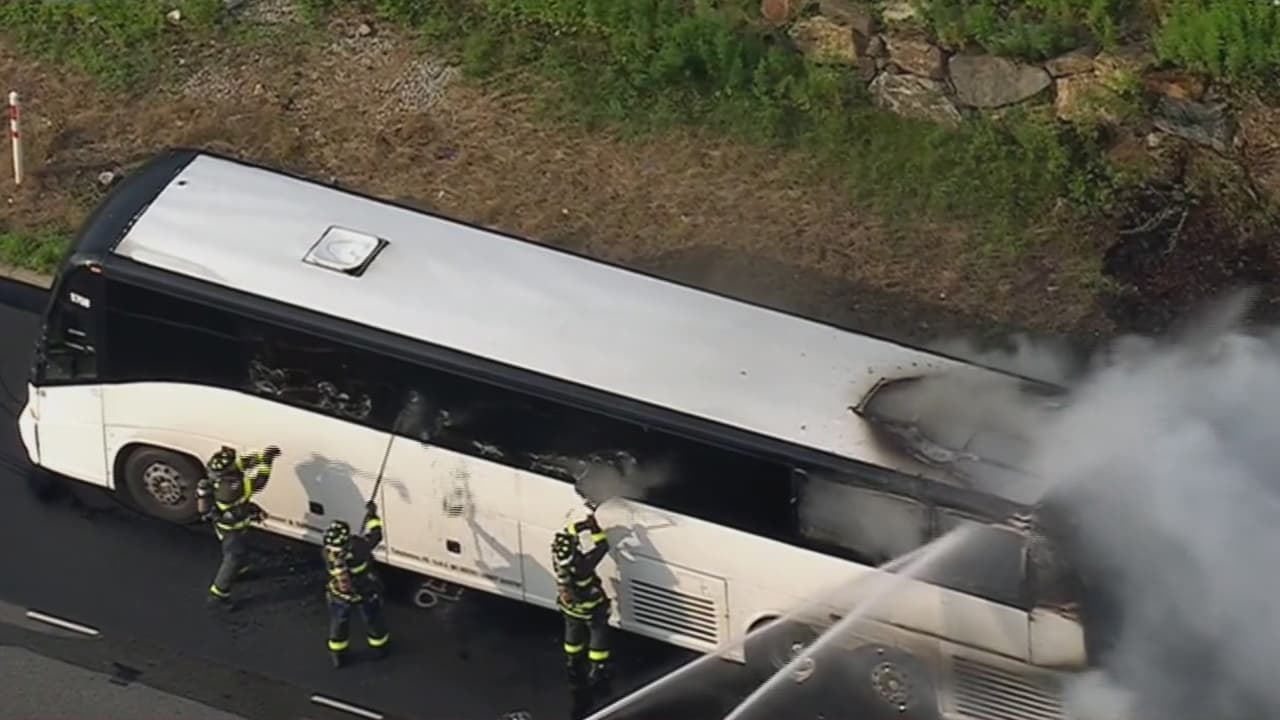 Un autobús con pasajeros se incendia en Little Falls, Nueva Jersey: imágenes aéreas de la emergencia