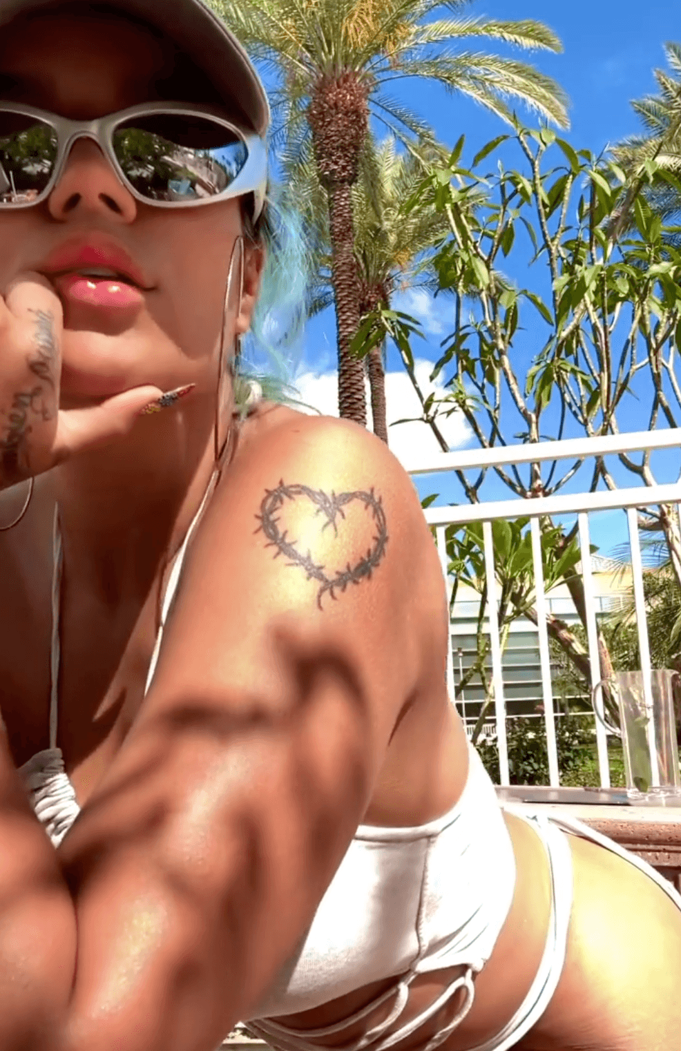 La Bichota no se ha manifestado sobre lo que sucedió, pero no fue motivo para dañar el ambiente de felicidad que vivía la intérprerte de ‘Provenza’ con sus fanáticos, en medio de su intervención dedicó 
<a href="https://www.univision.com/musica/karol-g-aconseja-a-sus-seguidores-con-motivacionales-fotos" target="_blank">unas sentidas palabras</a> “Los quiero horrible”.