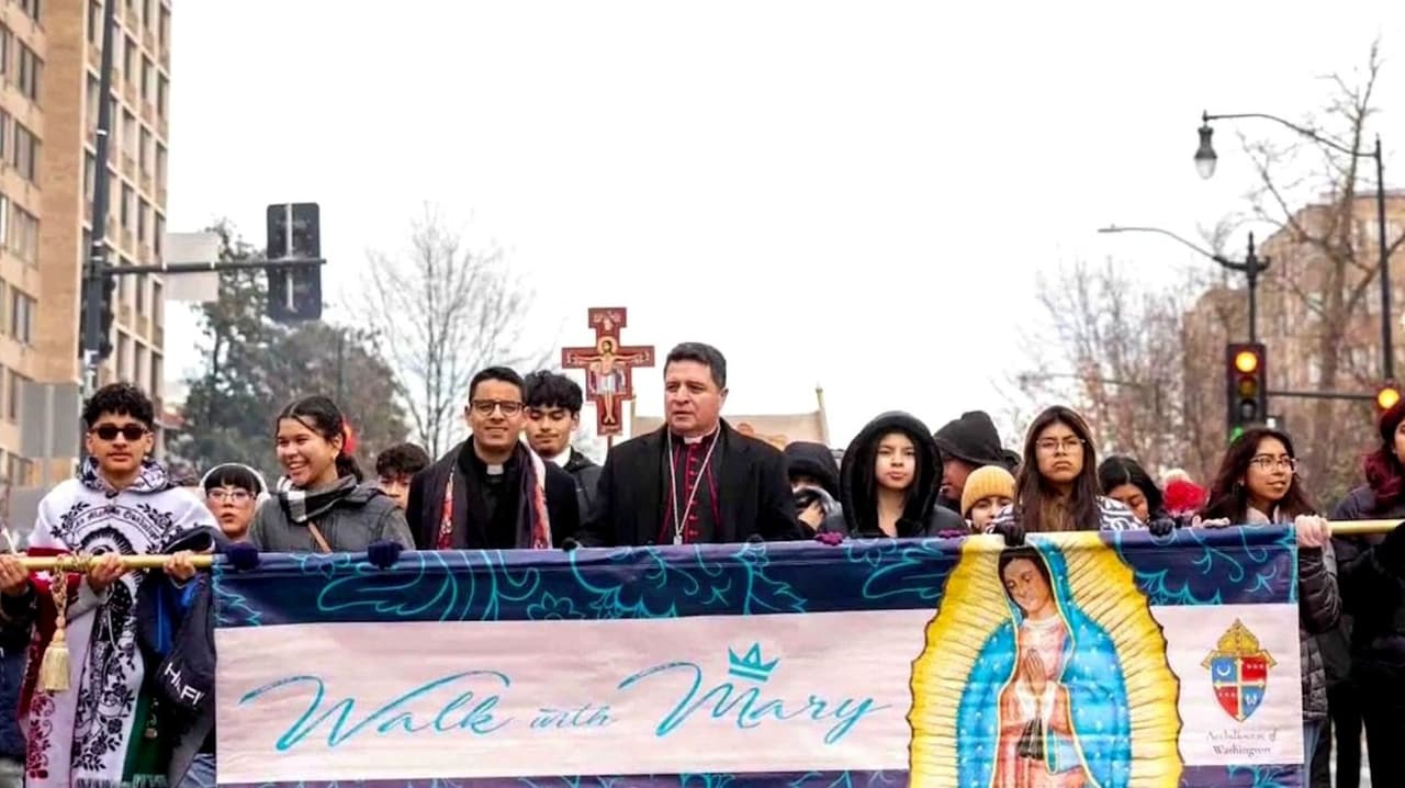 Primero obispo salvadoreño manda mensaje a inmigrantes tras ser nombrado por el papa León XIV