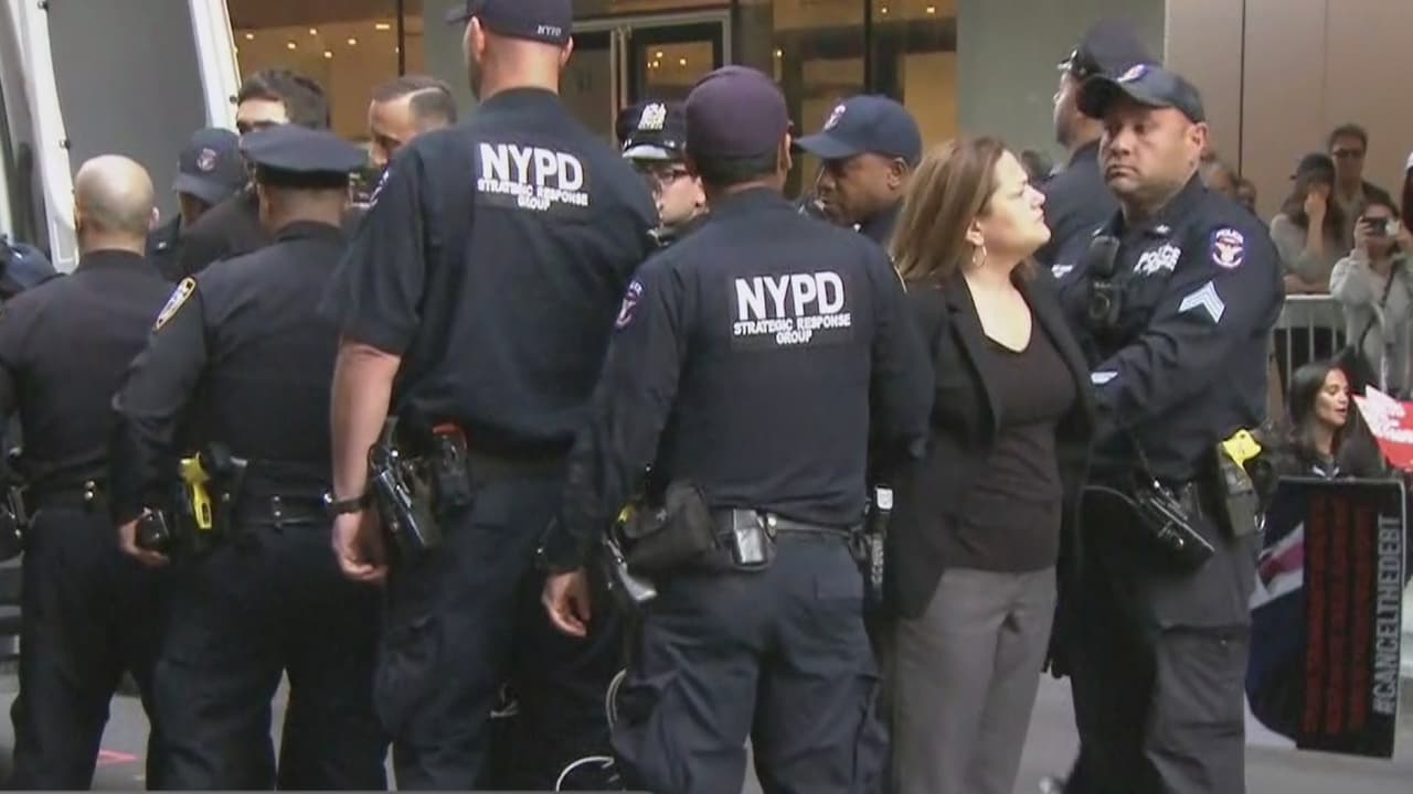 Arrestan a candidata Melissa Mark-Viverito y a otros activistas en protesta frente al MoMA