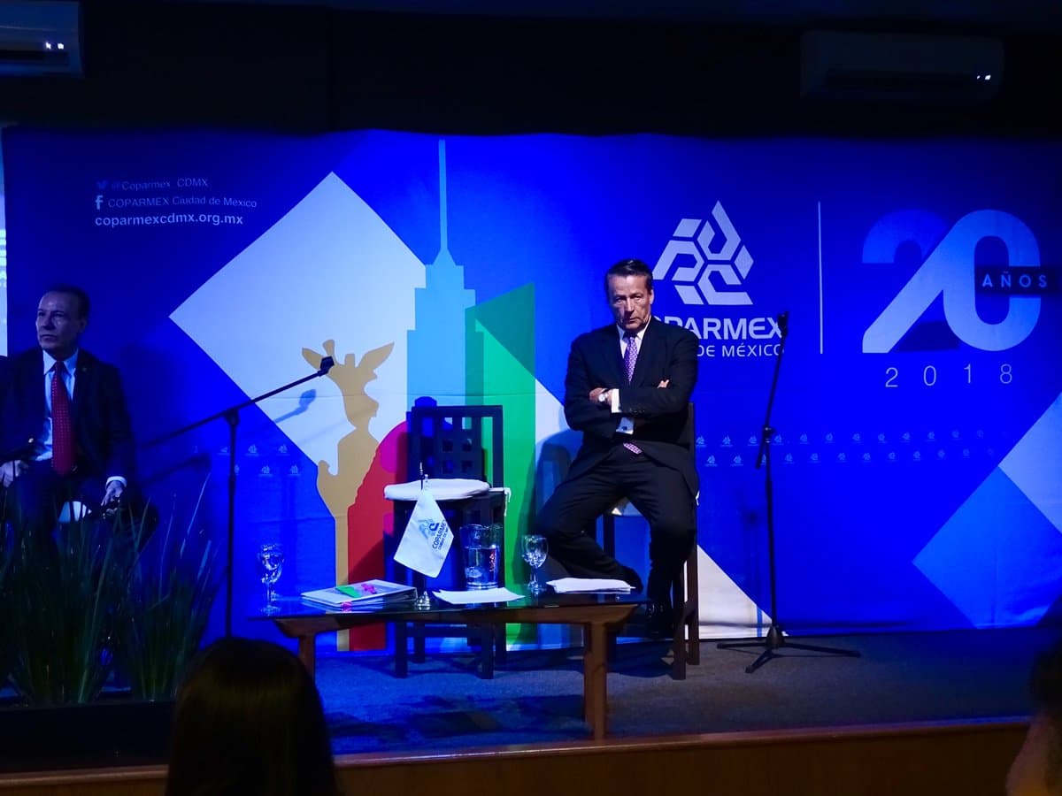 Además, el también exconductor de Hoy afirmó que antes de llegar a esta nueva pareja, él sí salió con más mujeres.